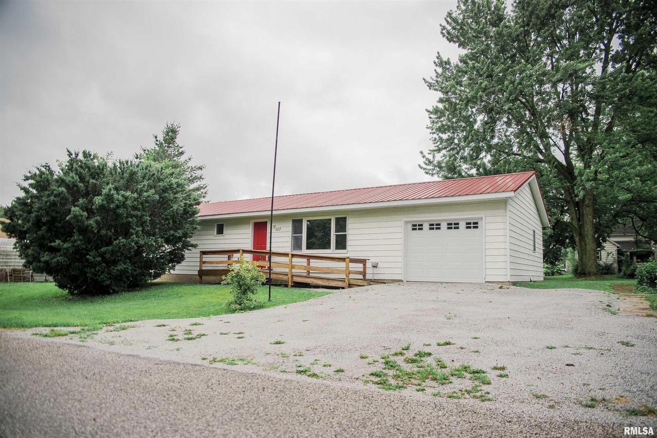 107 N 1st St., West Point, IL 62380