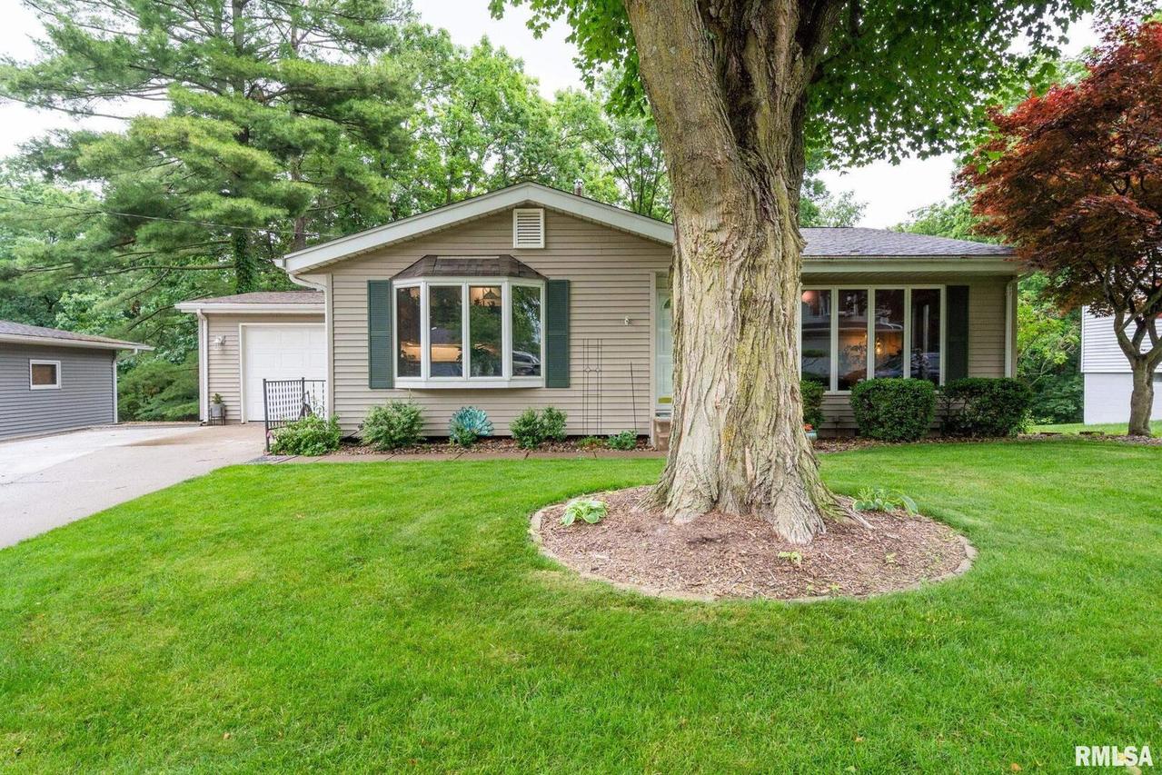 918 32nd Avenue Ct., Moline, IL 61265