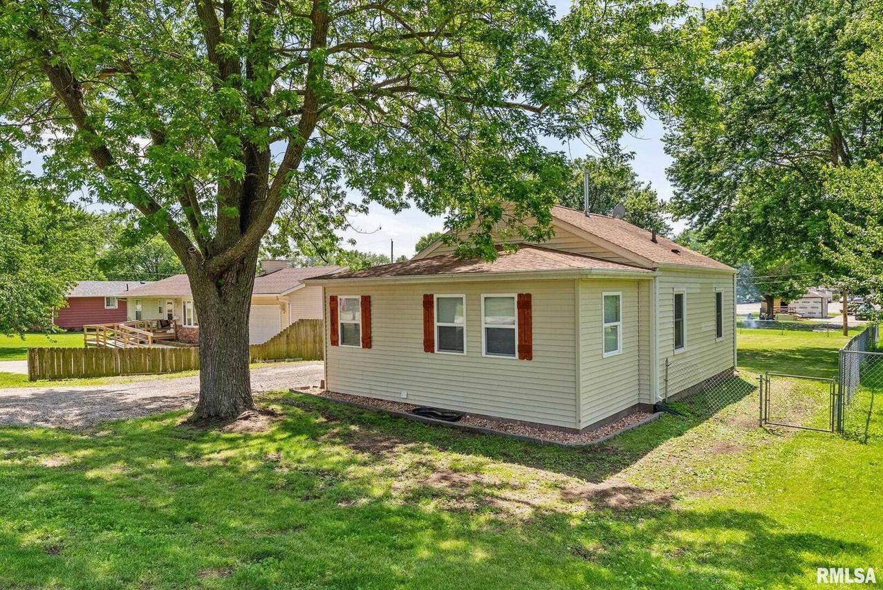 115 4th St., Colona, IL 61241