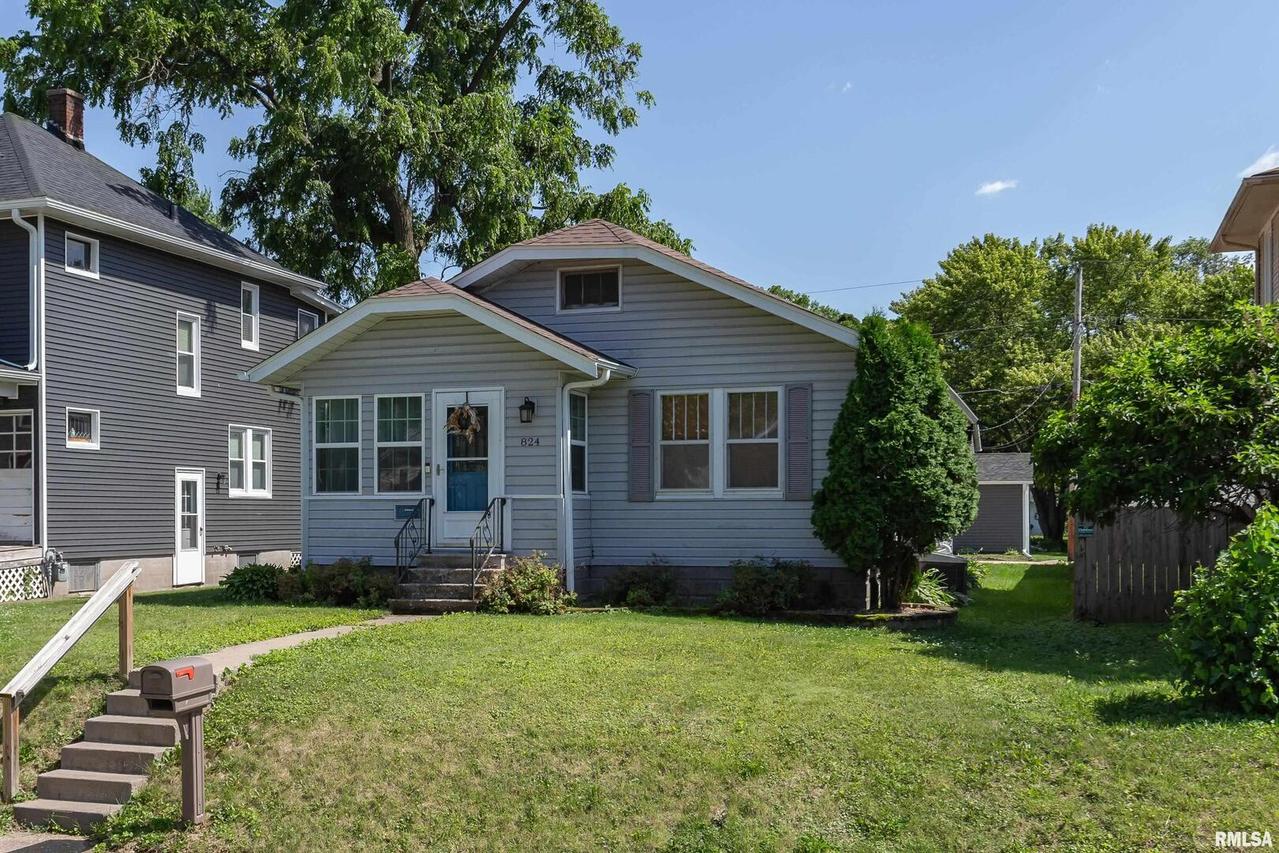 824 20th Ave., Moline, IL 61265