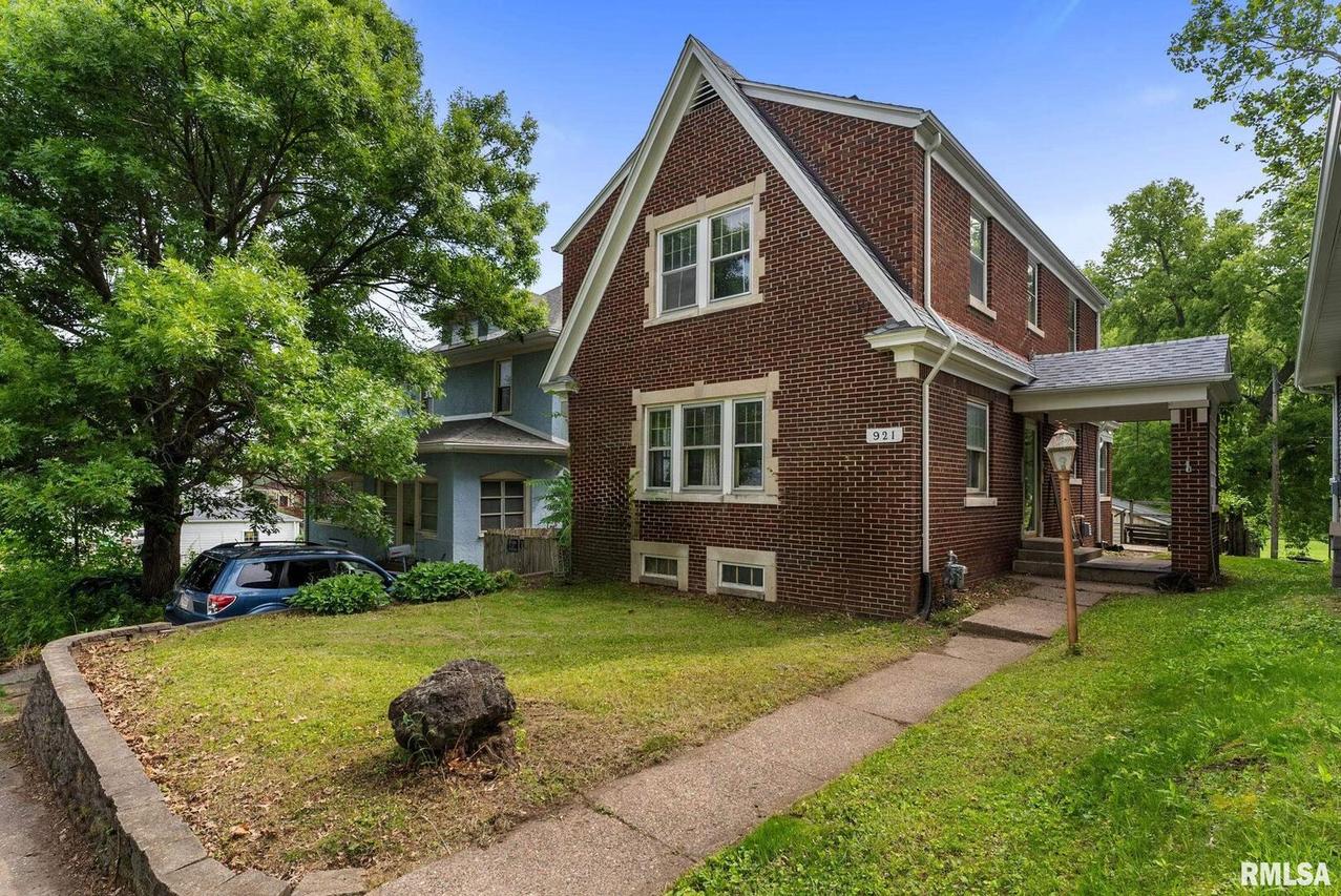 921 45th St., Rock Island, IL 61201