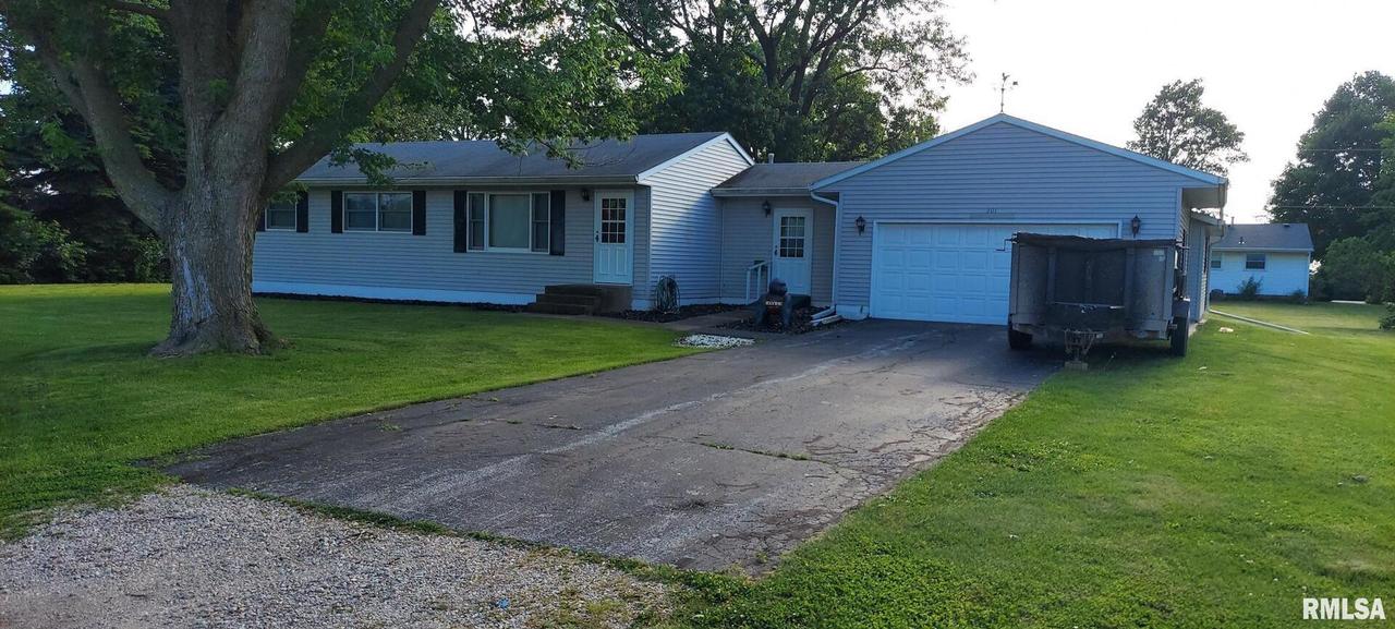 301 S 10th Ave., New Windsor, IL 61465