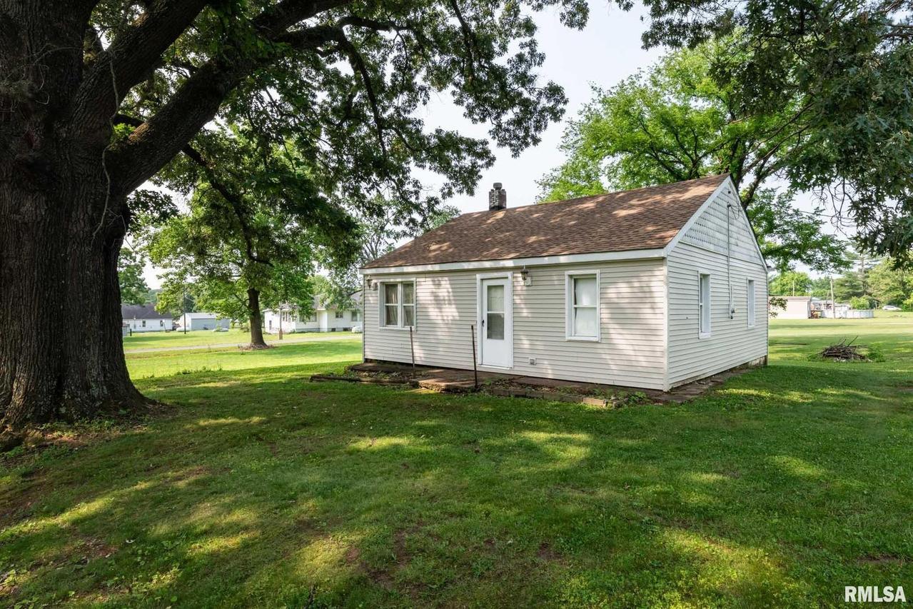 105 Laurel St., Stonefort, IL 62987