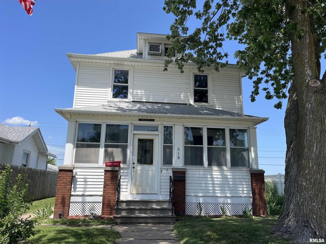 619 1st Ave., Silvis, IL 61282