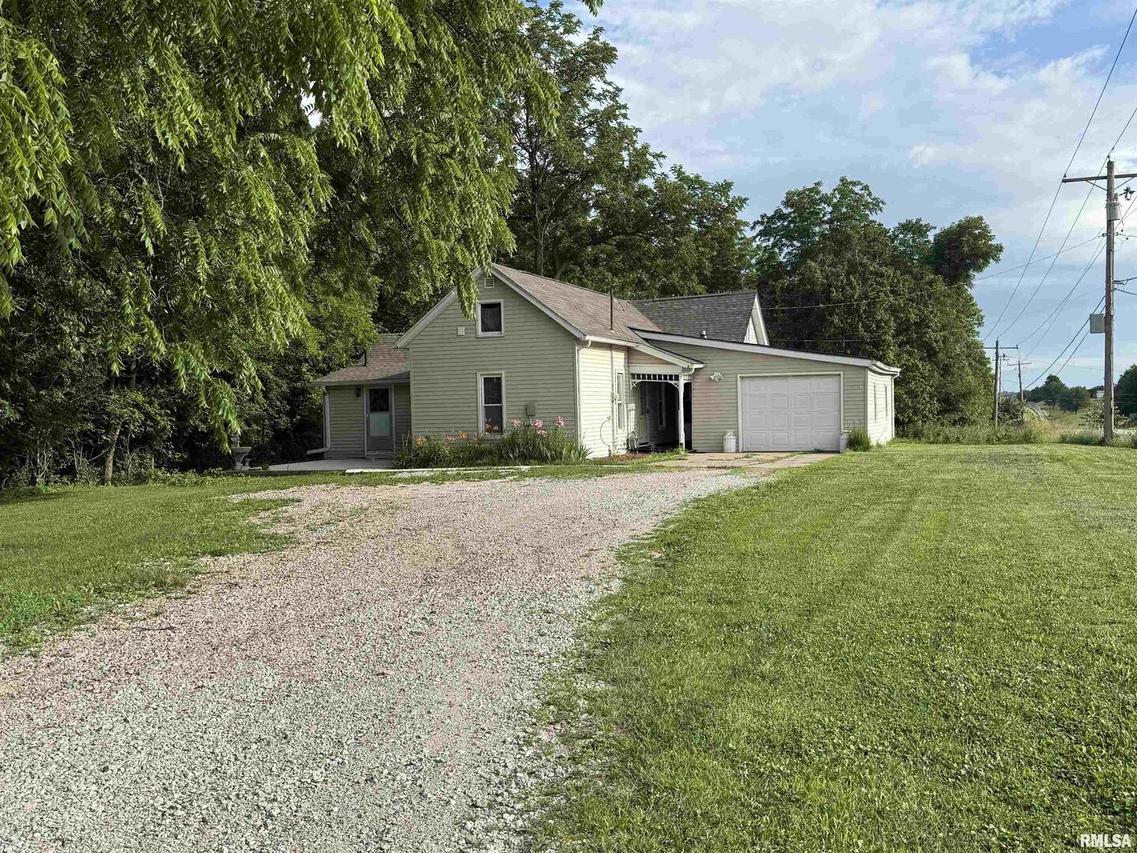 907 13th St., Viola, IL 61486