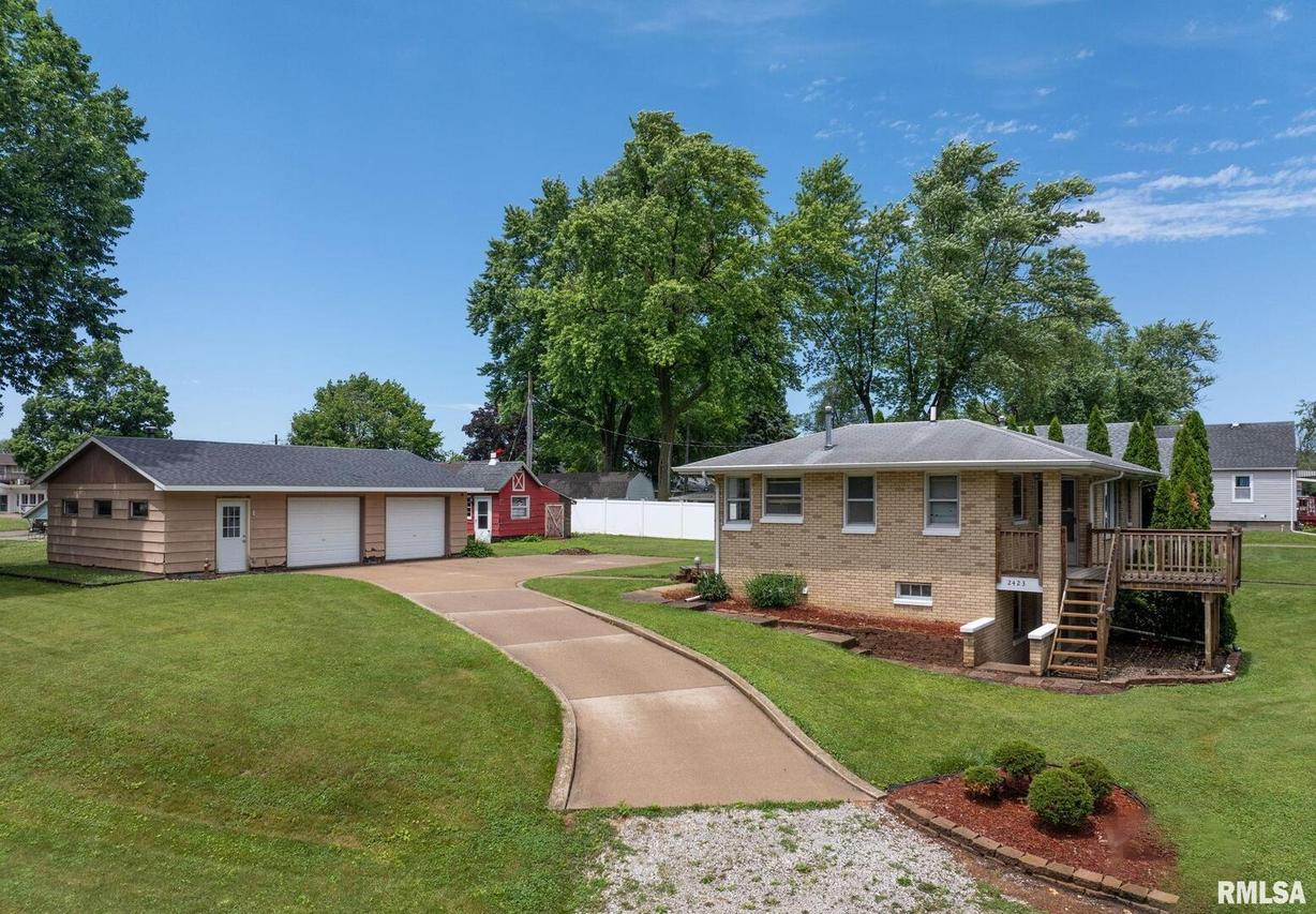 2423 45th St., Moline, IL 61265