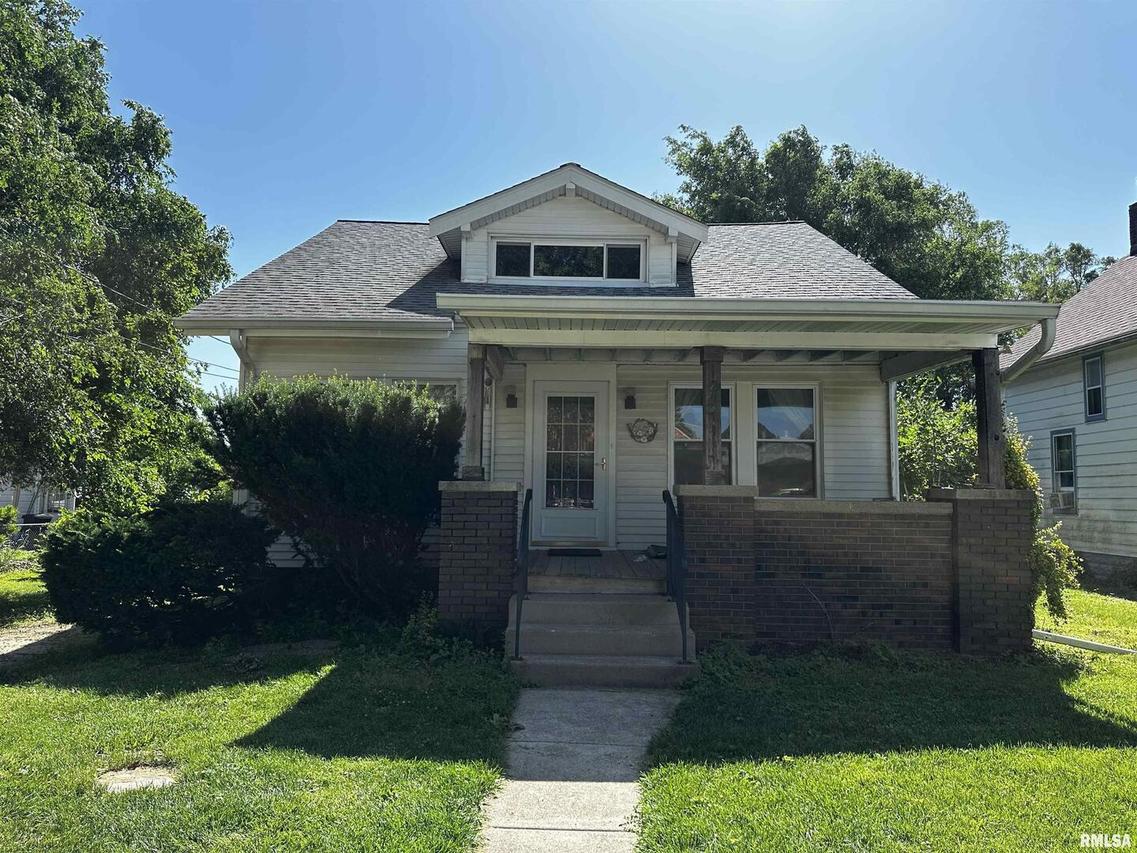 211 1st Ave., Carbon Cliff, IL 61239