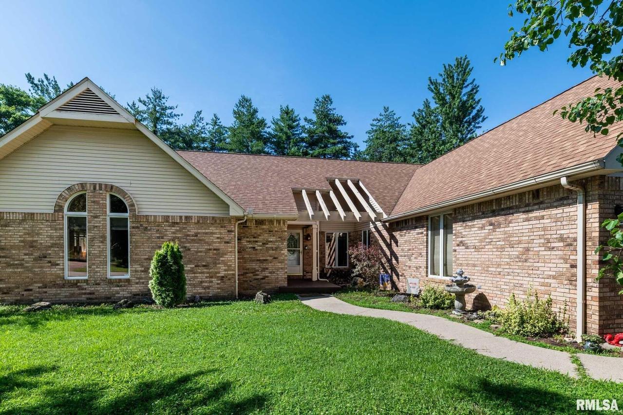 901 E Gregory Ave., Marion, IL 62959