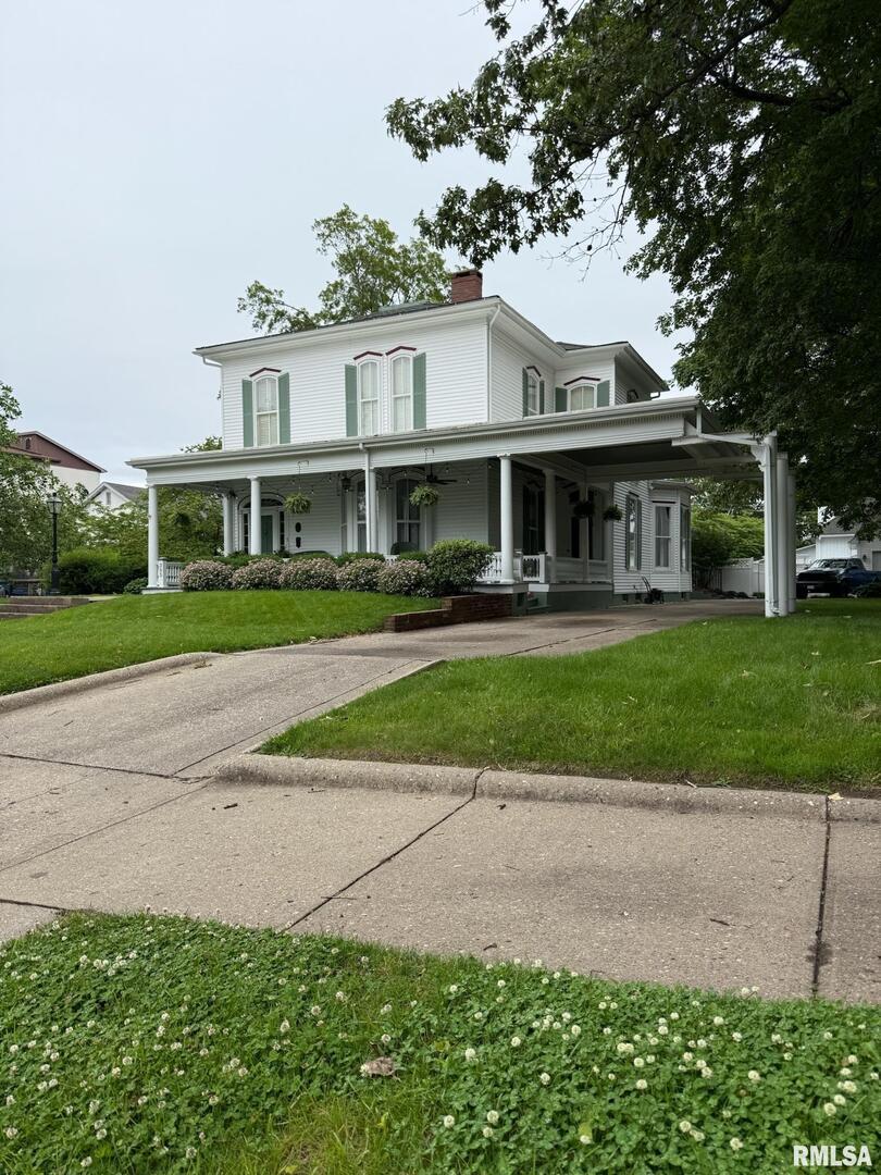 305 W Main St., Carmi, IL 62821
