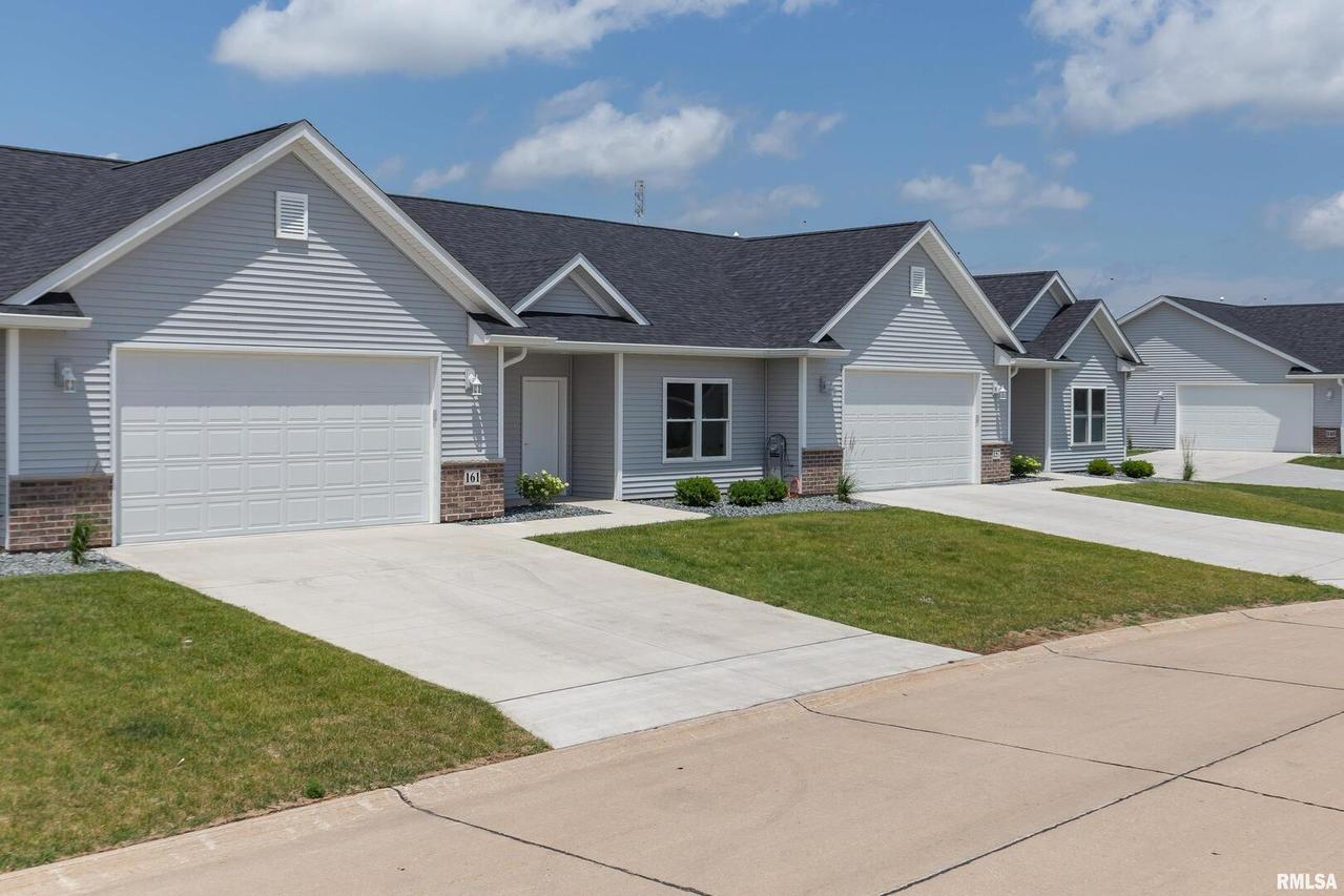 161 Beacon Harbor Cir., East Moline, IL 61244