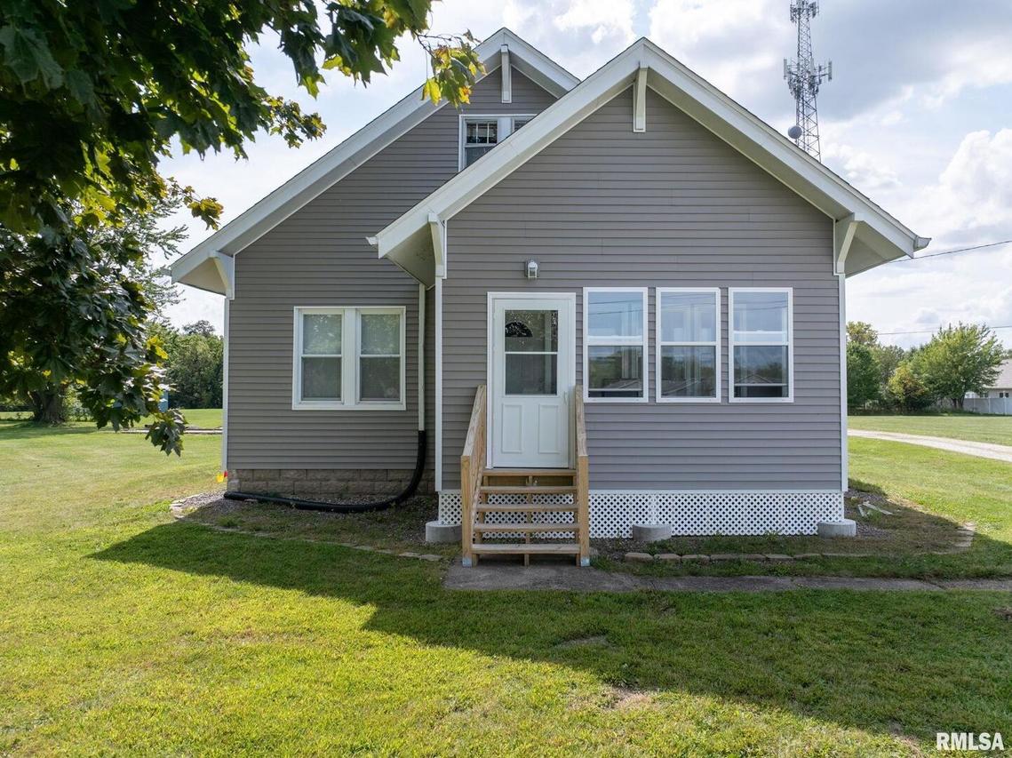 1402 Avenue Of The Cities, Silvis, IL 61282