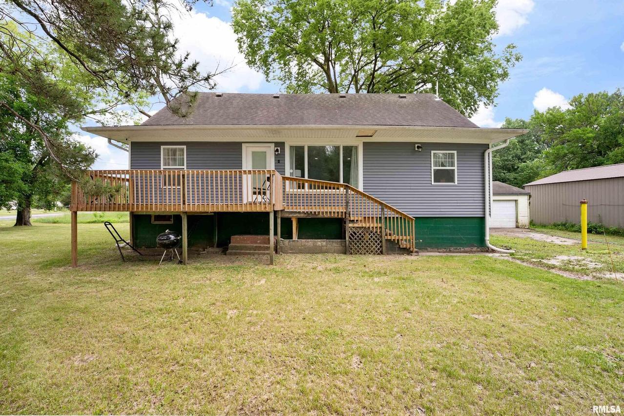 183 Island Ave., East Moline, IL 61244