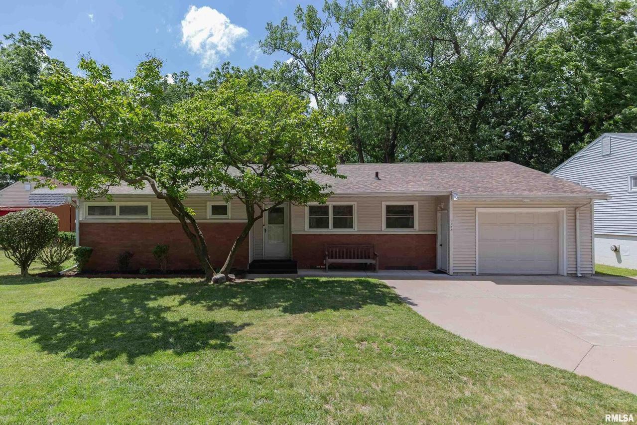 1173 34th St., Moline, IL