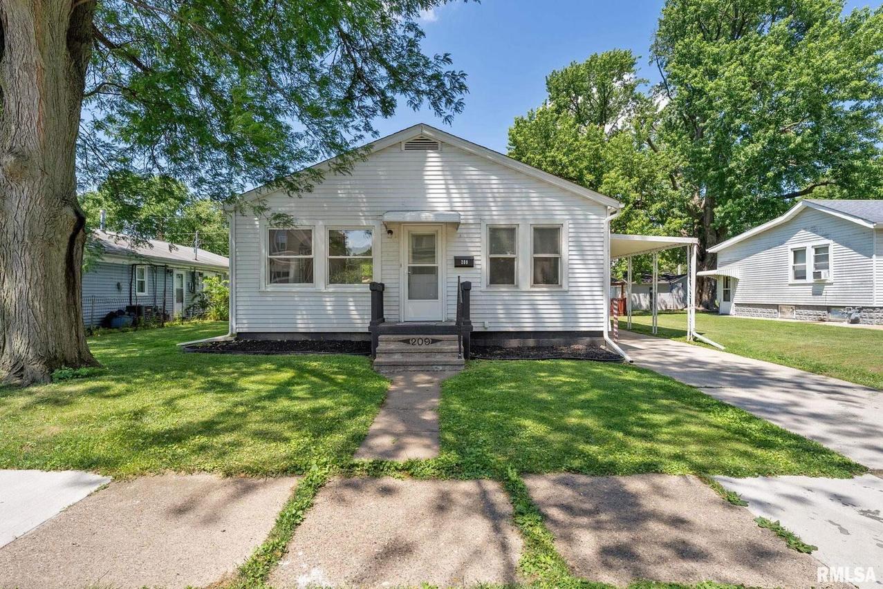 209 45th St., Moline, IL 61265