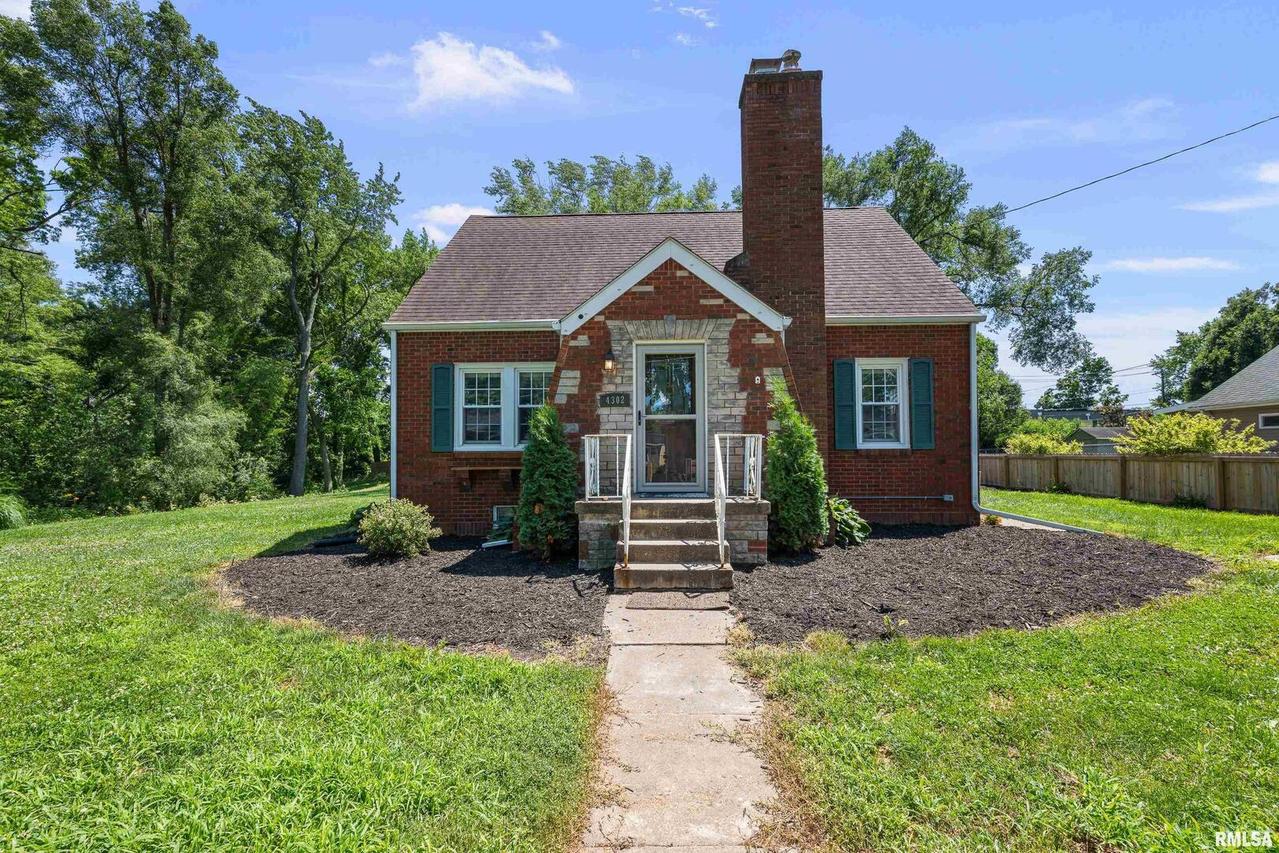 4302 21st Ave., Moline, IL 61265