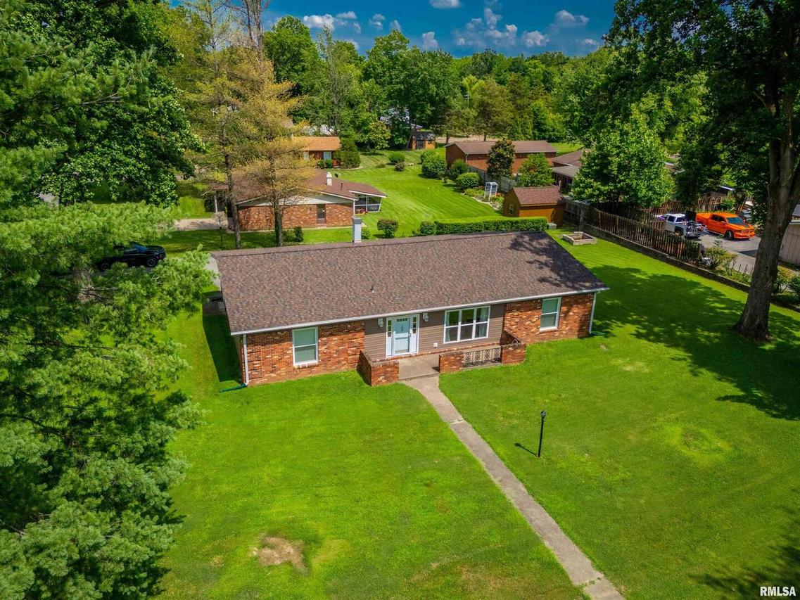 103 Westernaire Dr., Marion, IL 62959