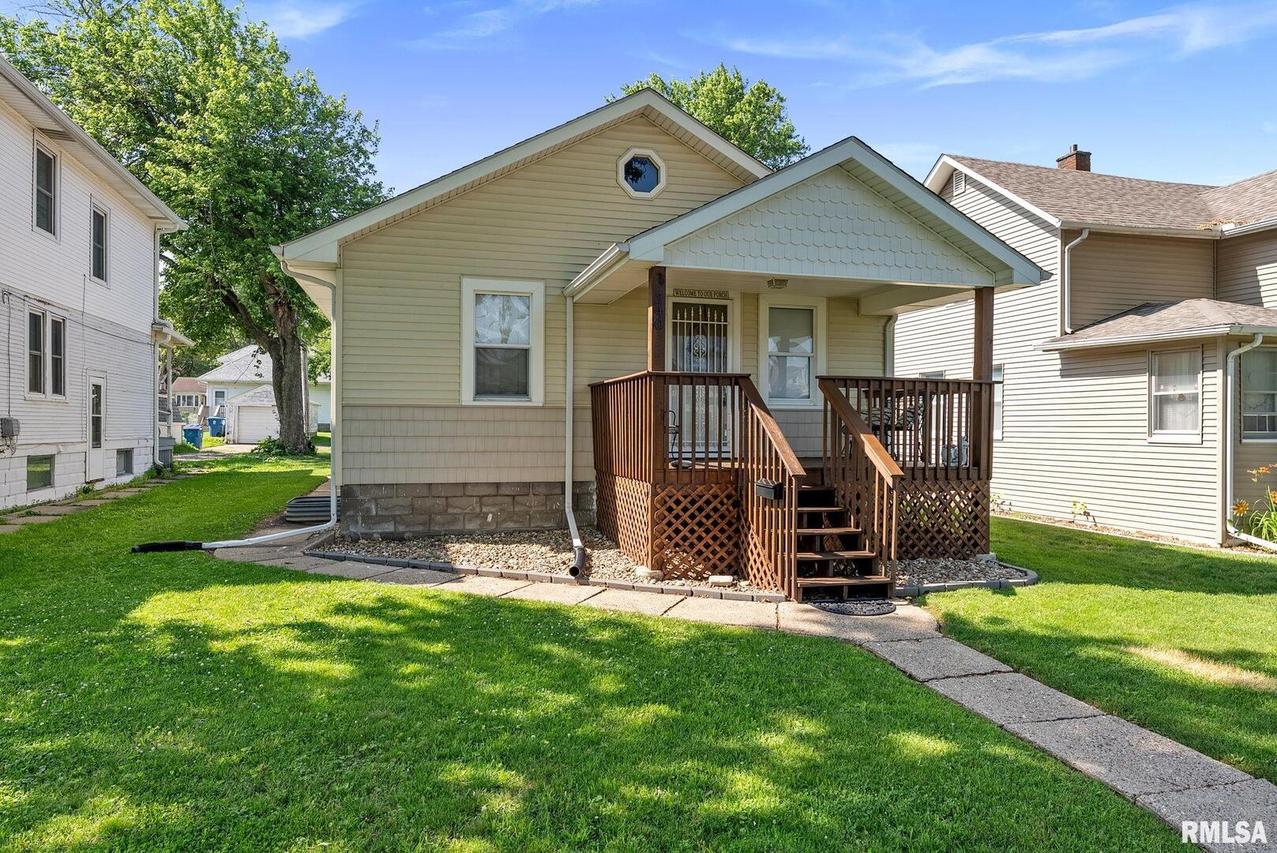 240 15th Ave., East Moline, IL 61244