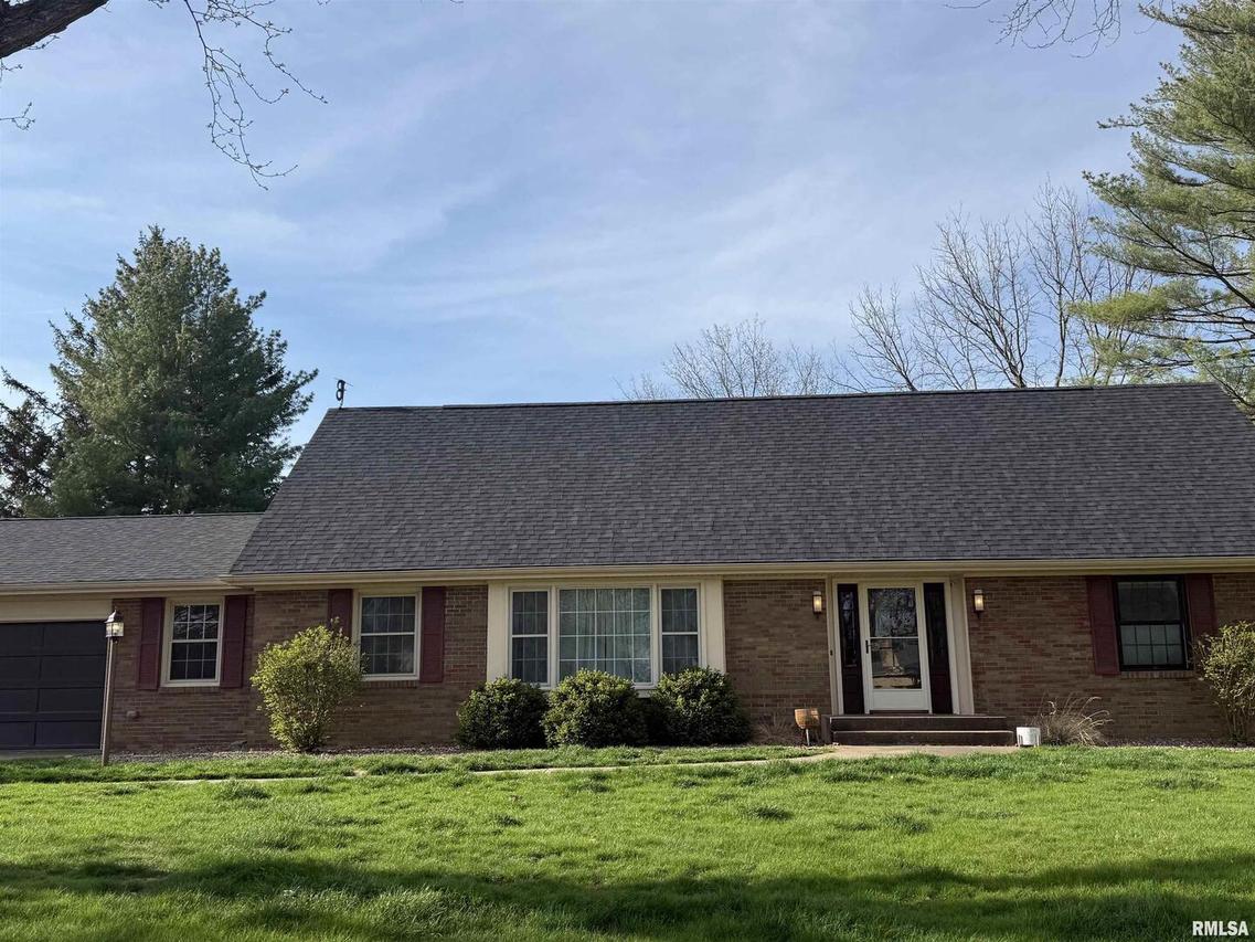 315 Oakview Dr., Aledo, IL 61231