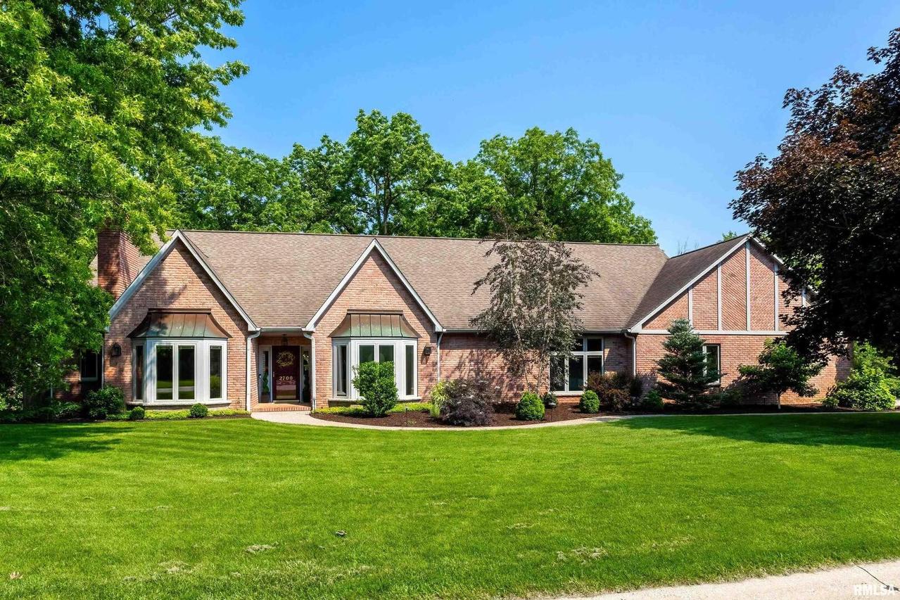 2700 11th Street Ct., Moline, IL 61265