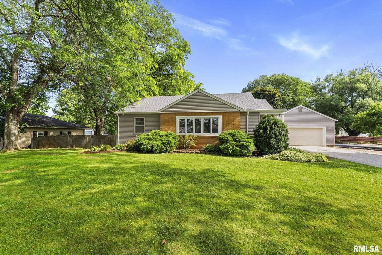 303 SW 12th St., Aledo, IL 61231