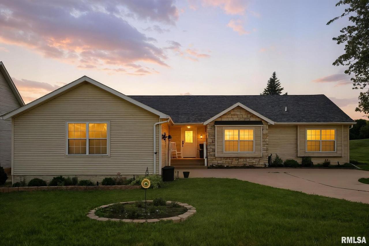 106 Valley View Dr., Sherrard, IL 61281