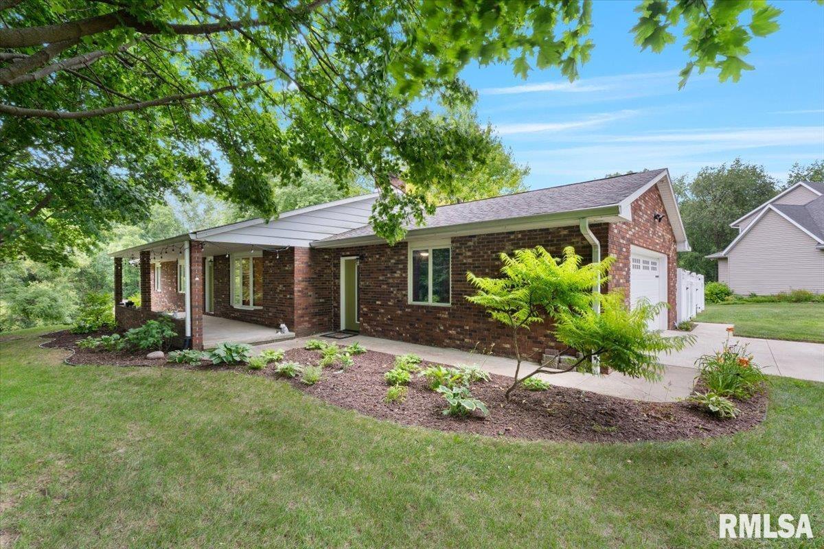 240 Sunrise Ln., Geneseo, IL
