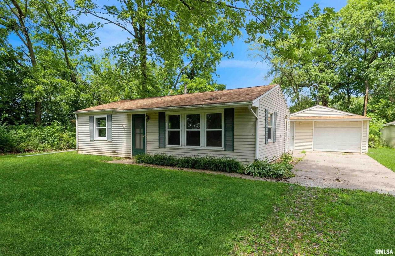 323 15th Ave., Silvis, IL 61282