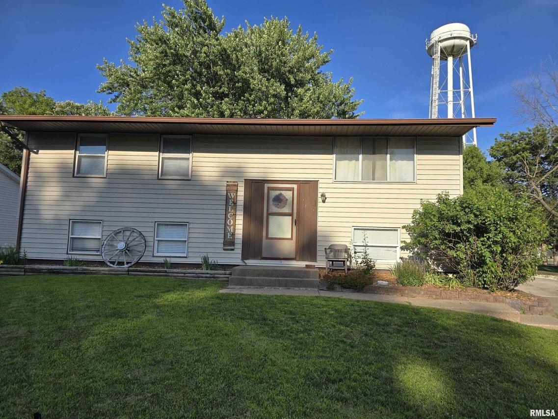 832 9th St., Colona, IL 61241