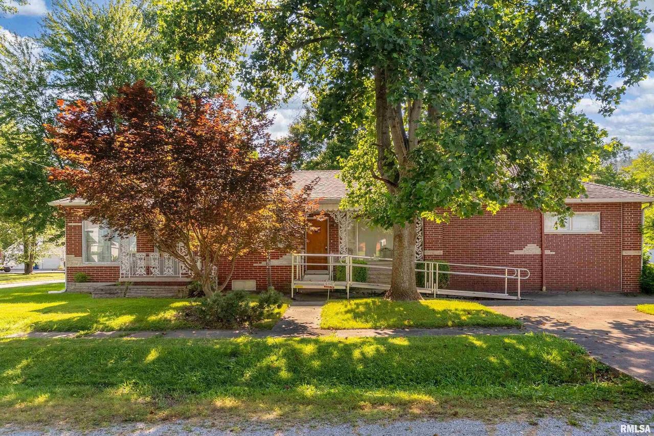 613 S Locust, West Frankfort, IL 62896