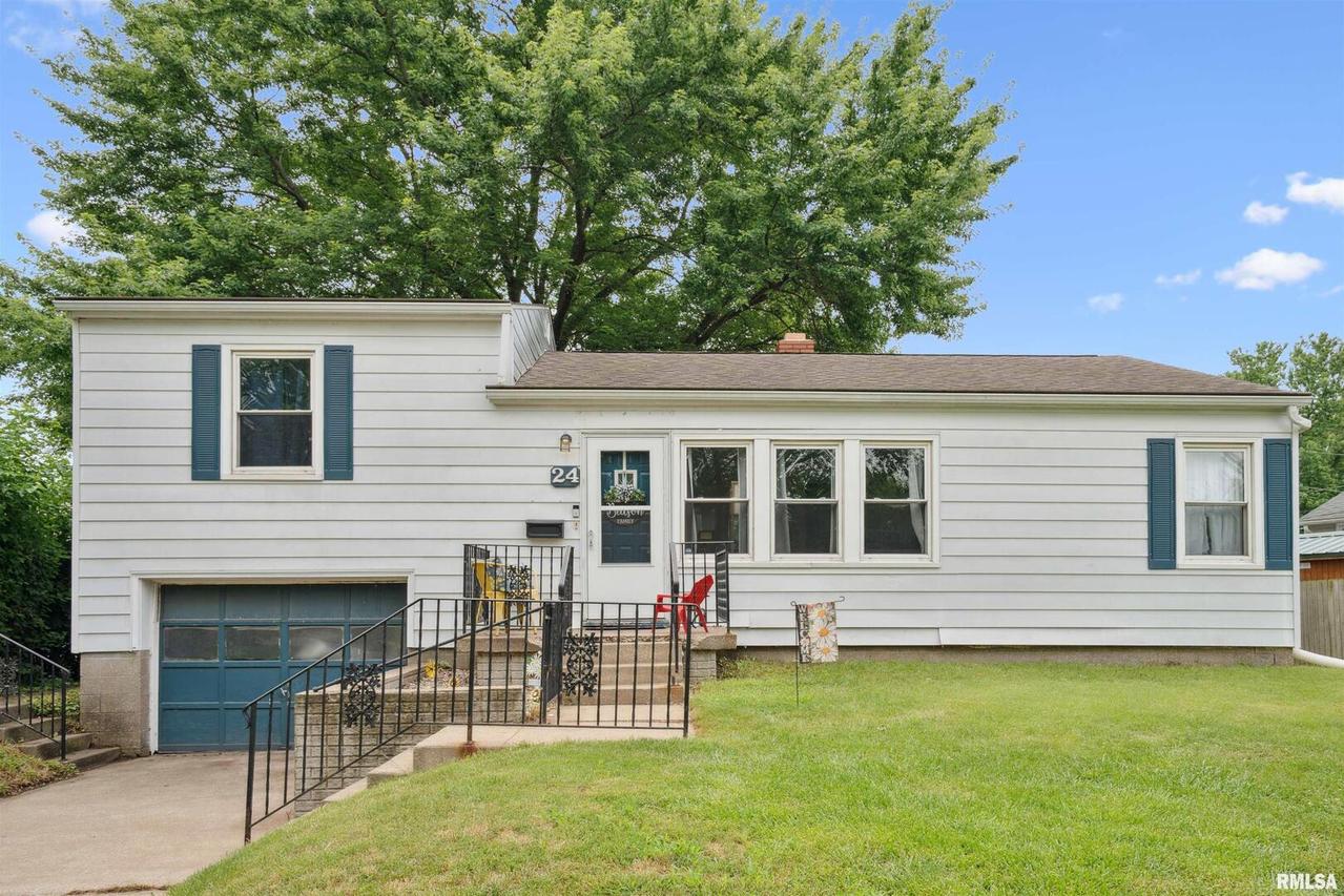 24 Berkshire Dr., Rock Island, IL 61201