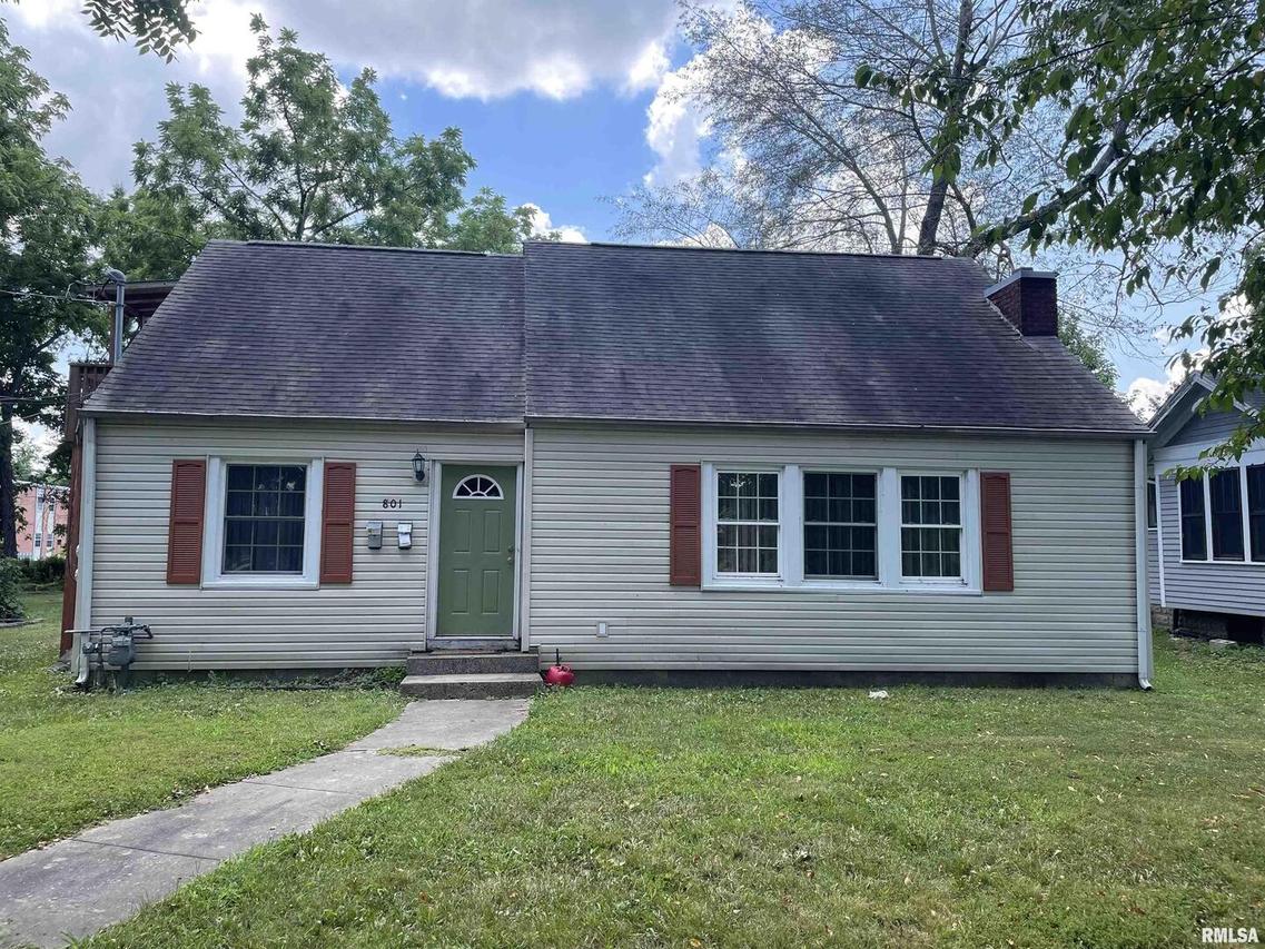 801 W College St. #A/B, Carbondale, IL 62901