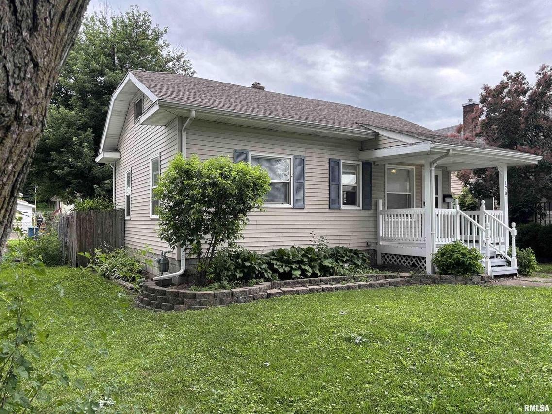 170 16th Ave., East Moline, IL 61244
