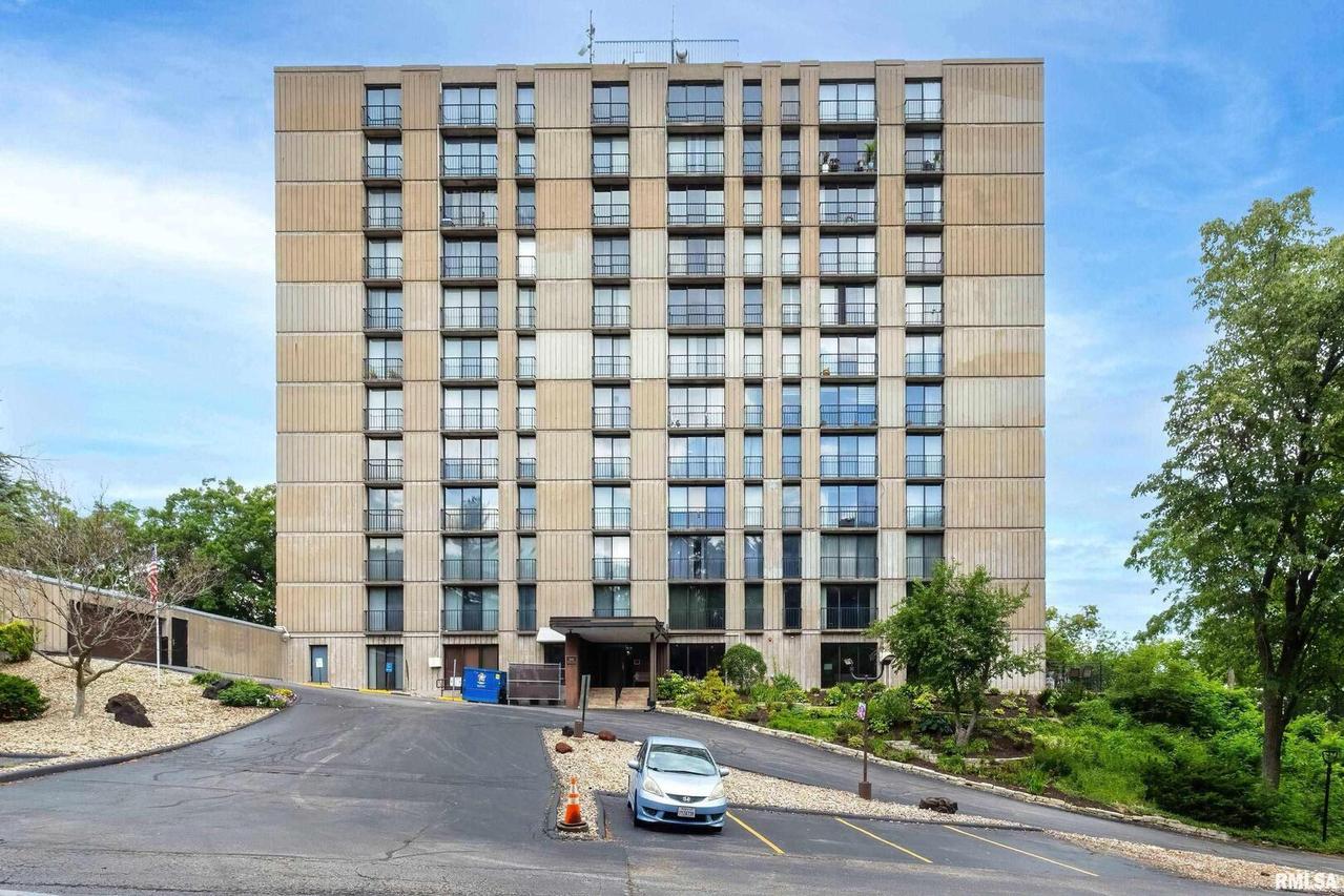 1800 7th St. #10E, East Moline, IL 61244