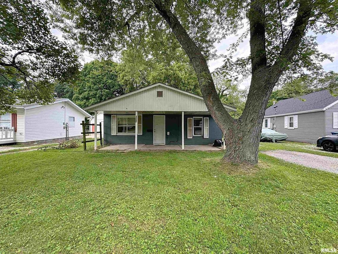 3327 2nd St., East Moline, IL