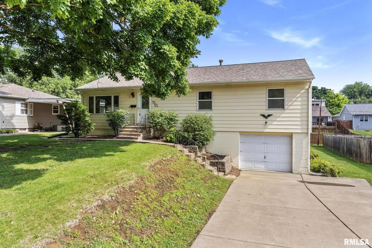 4727 27th Ave., Moline, IL 61265