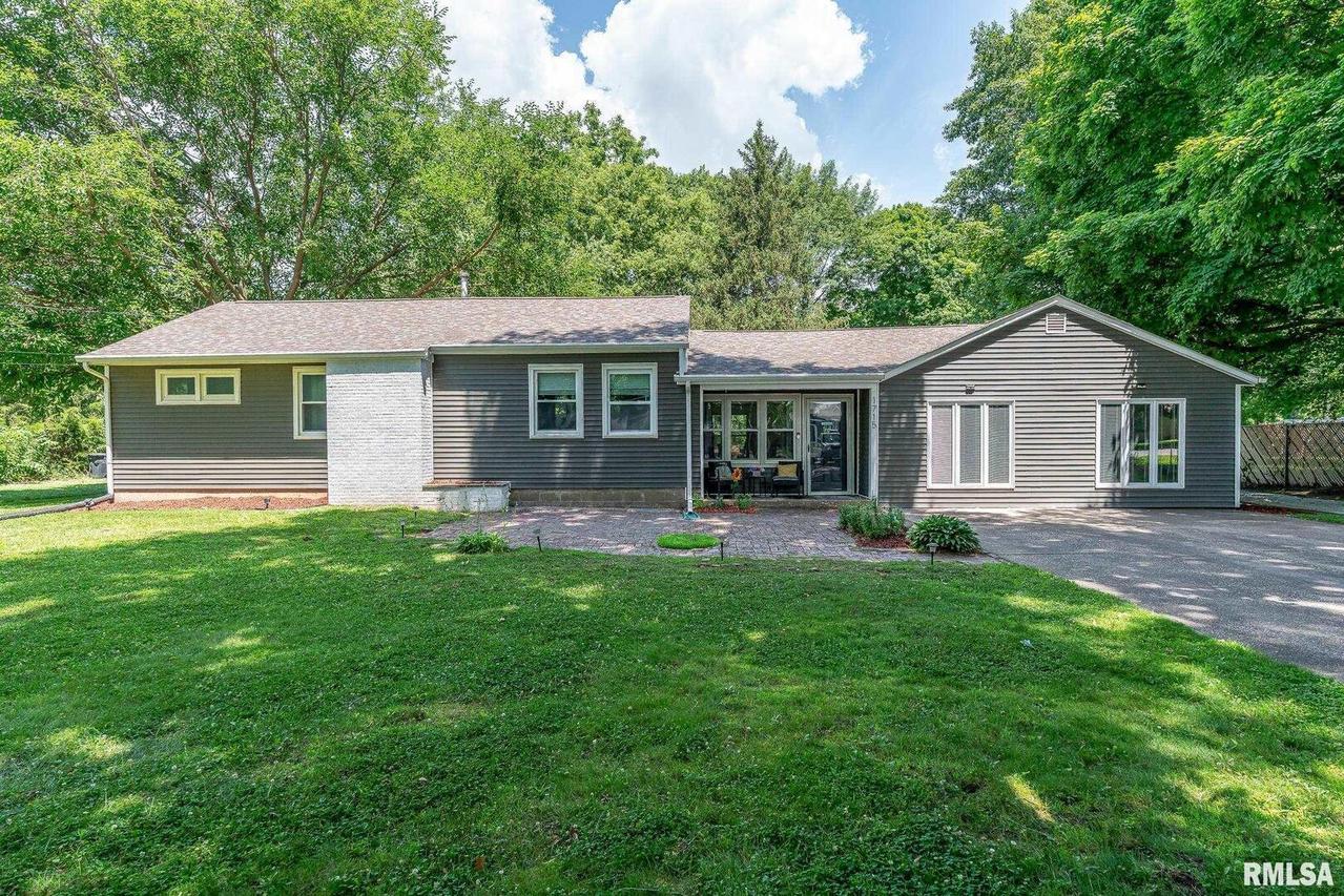 1715 65th Ave., Rock Island, IL 61201