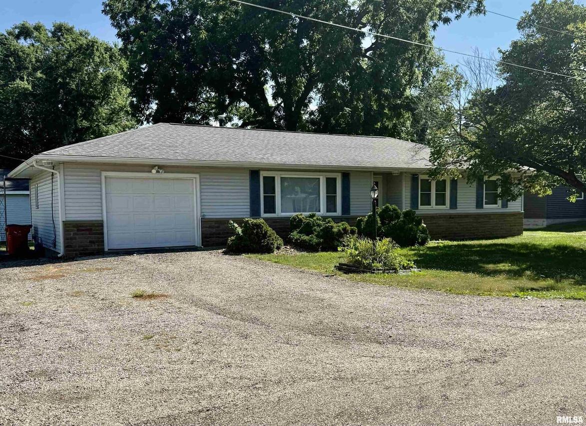 302 E Ames St., Yates City, IL 61572