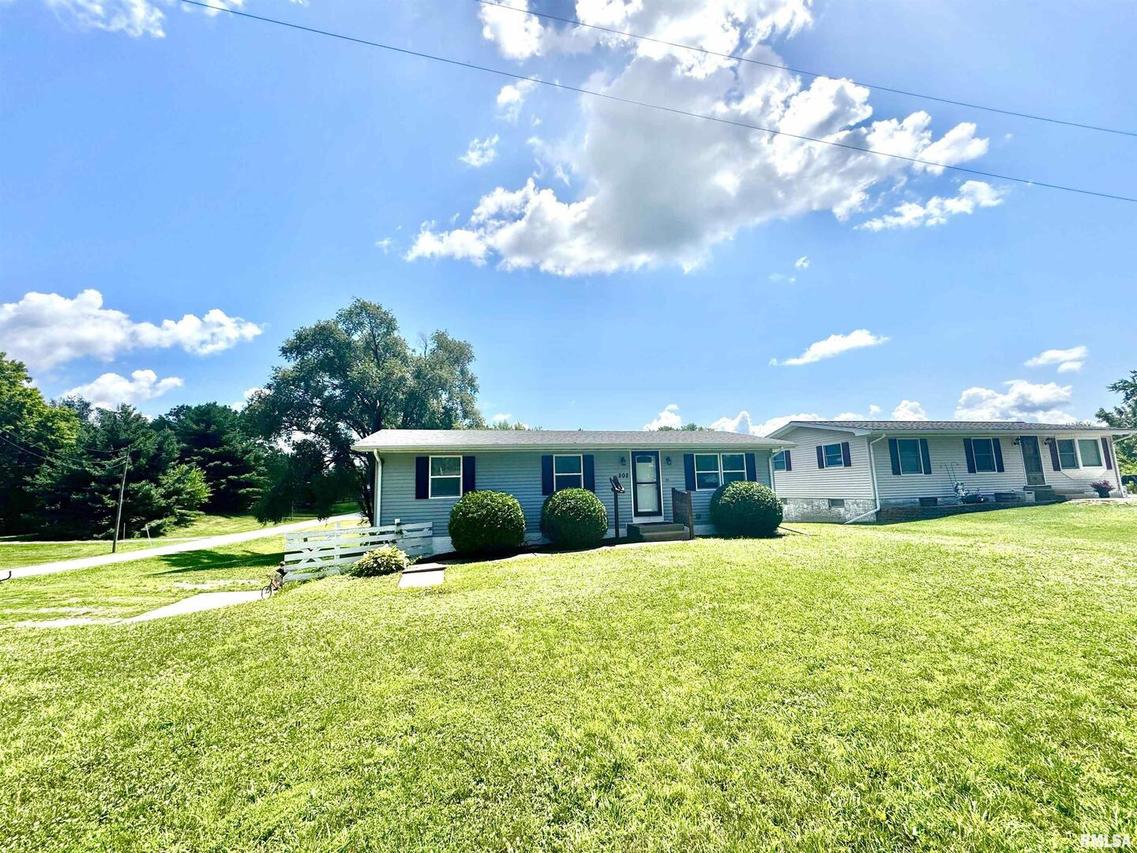 202 S 10th Ave., New Windsor, IL 61465