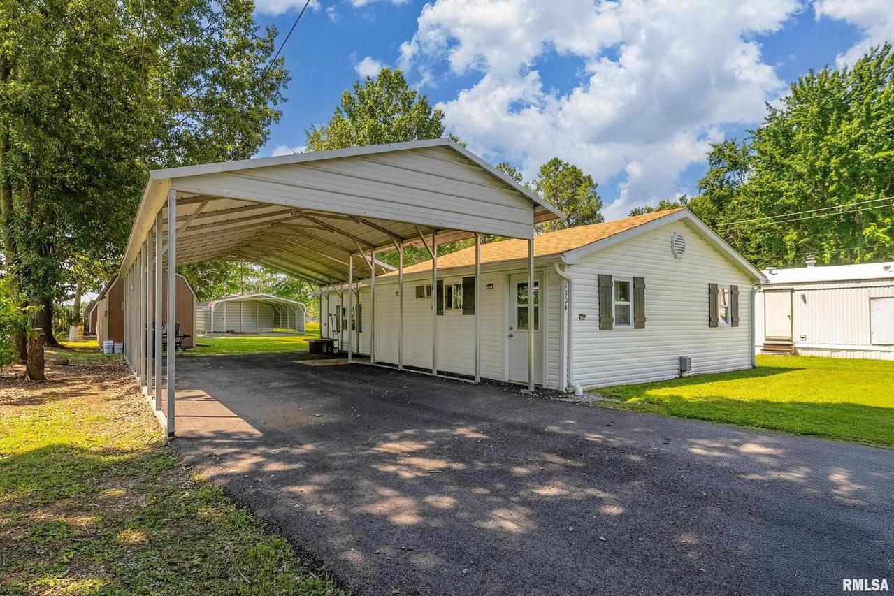 1904 E D St., West Frankfort, IL 62896