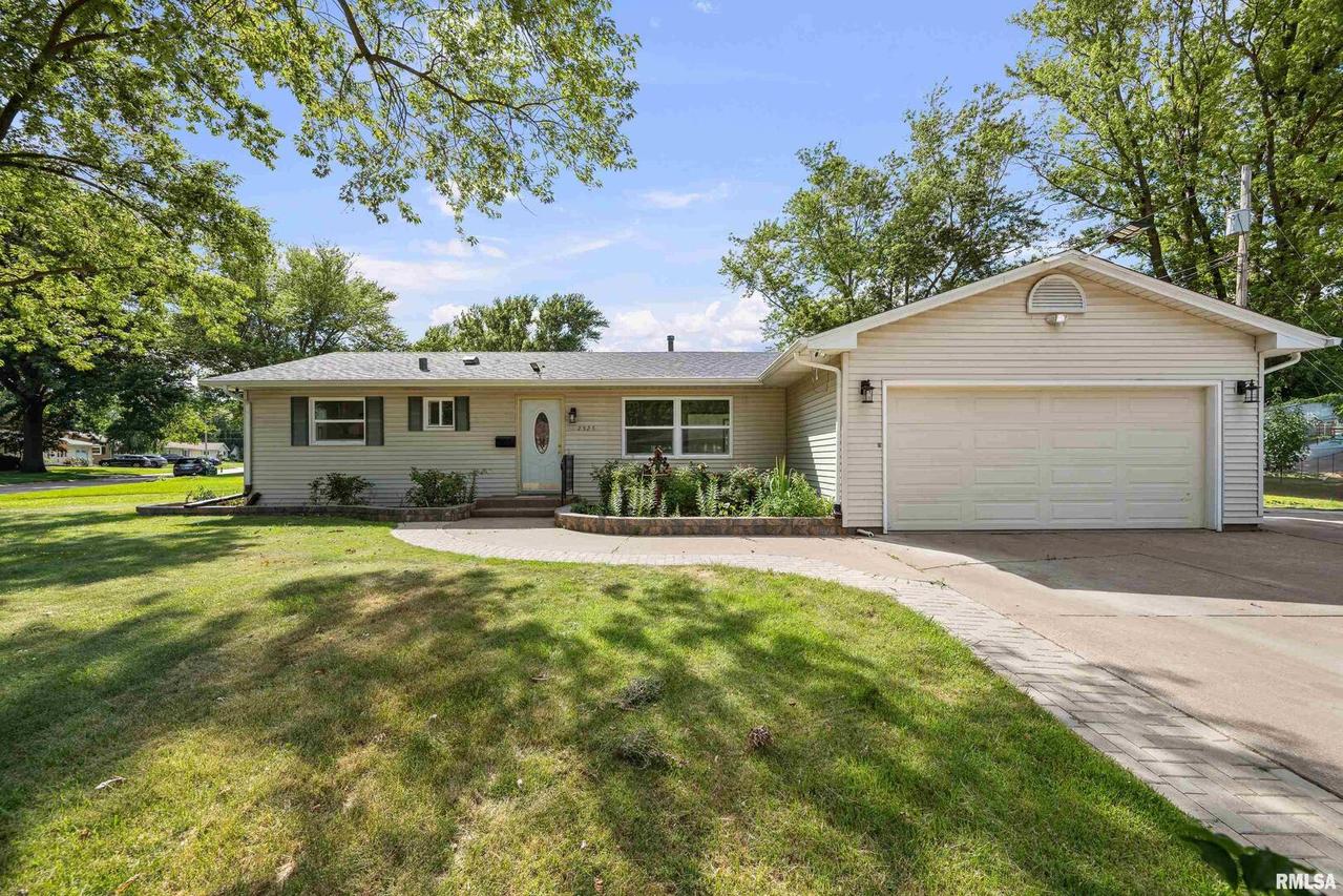 2525 4th St. #A, East Moline, IL 61244