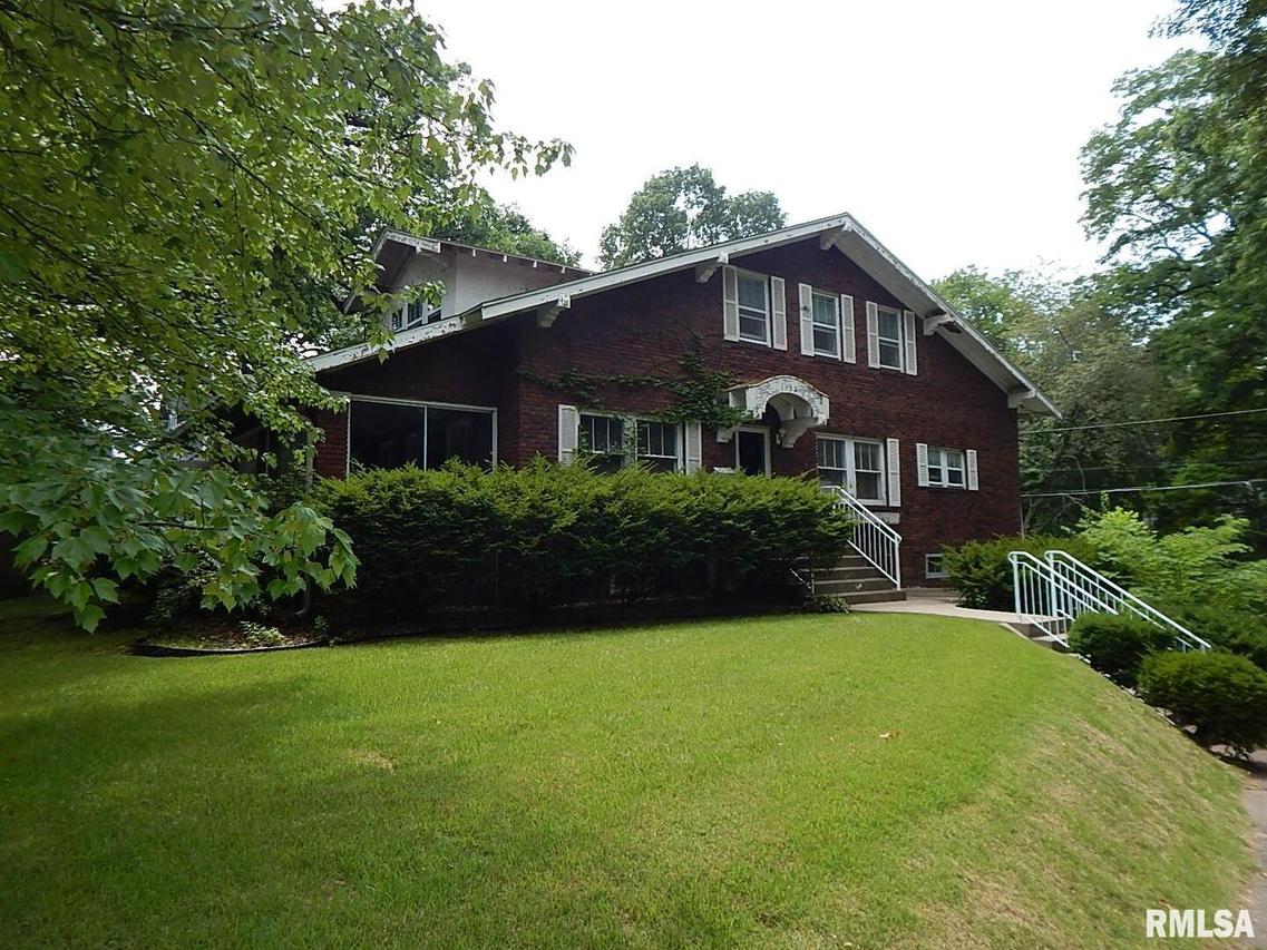 1132 24th Ave., Moline, IL 61265