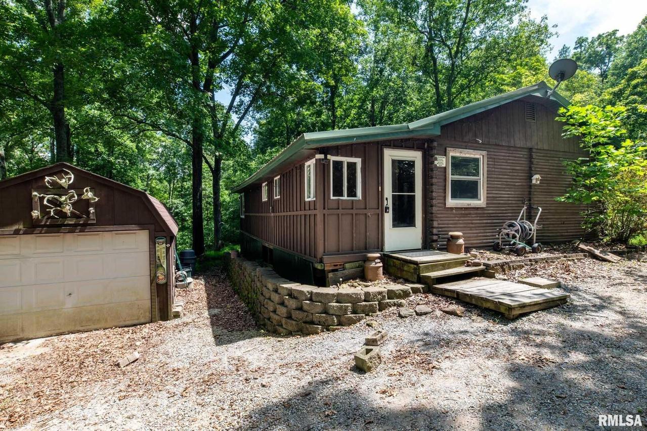 615 E Blue Ave., Creal Springs, IL 62922