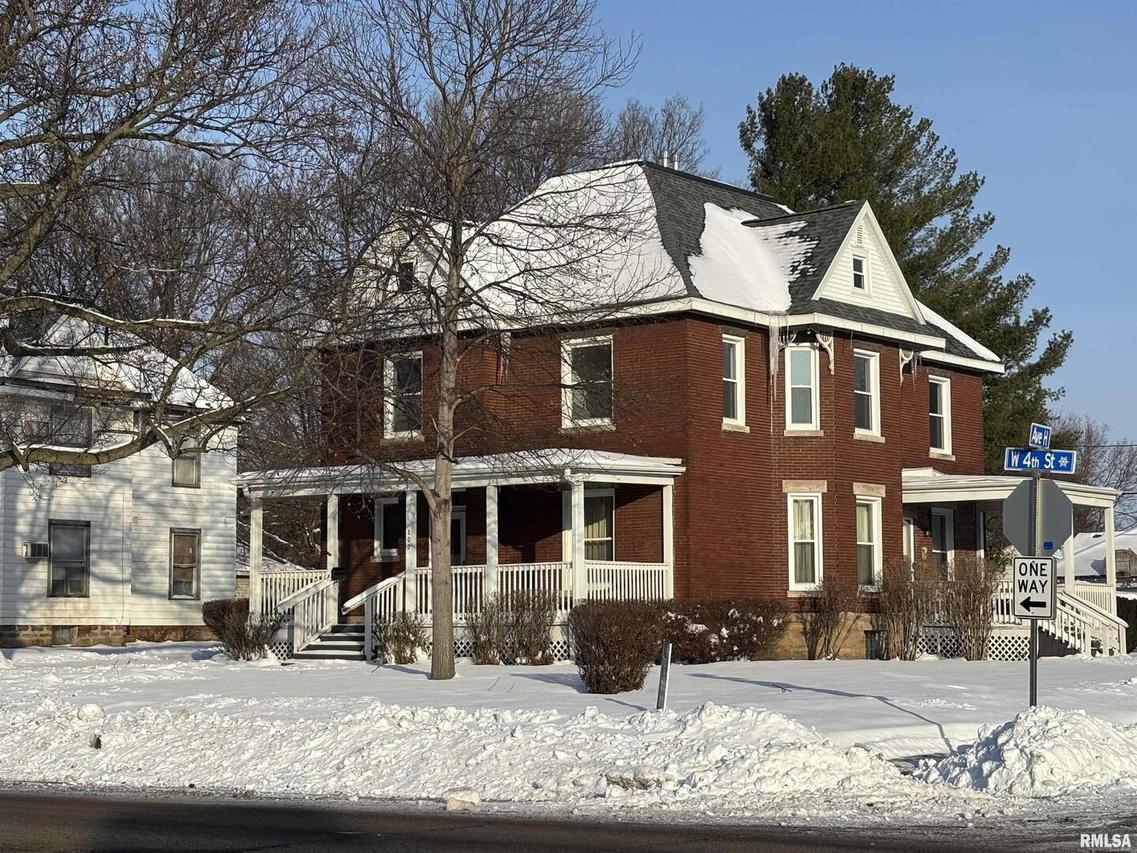 802 W 4th St., Sterling, IL 61081