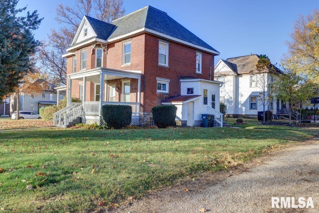 802 W 4th St., Sterling, IL 61081