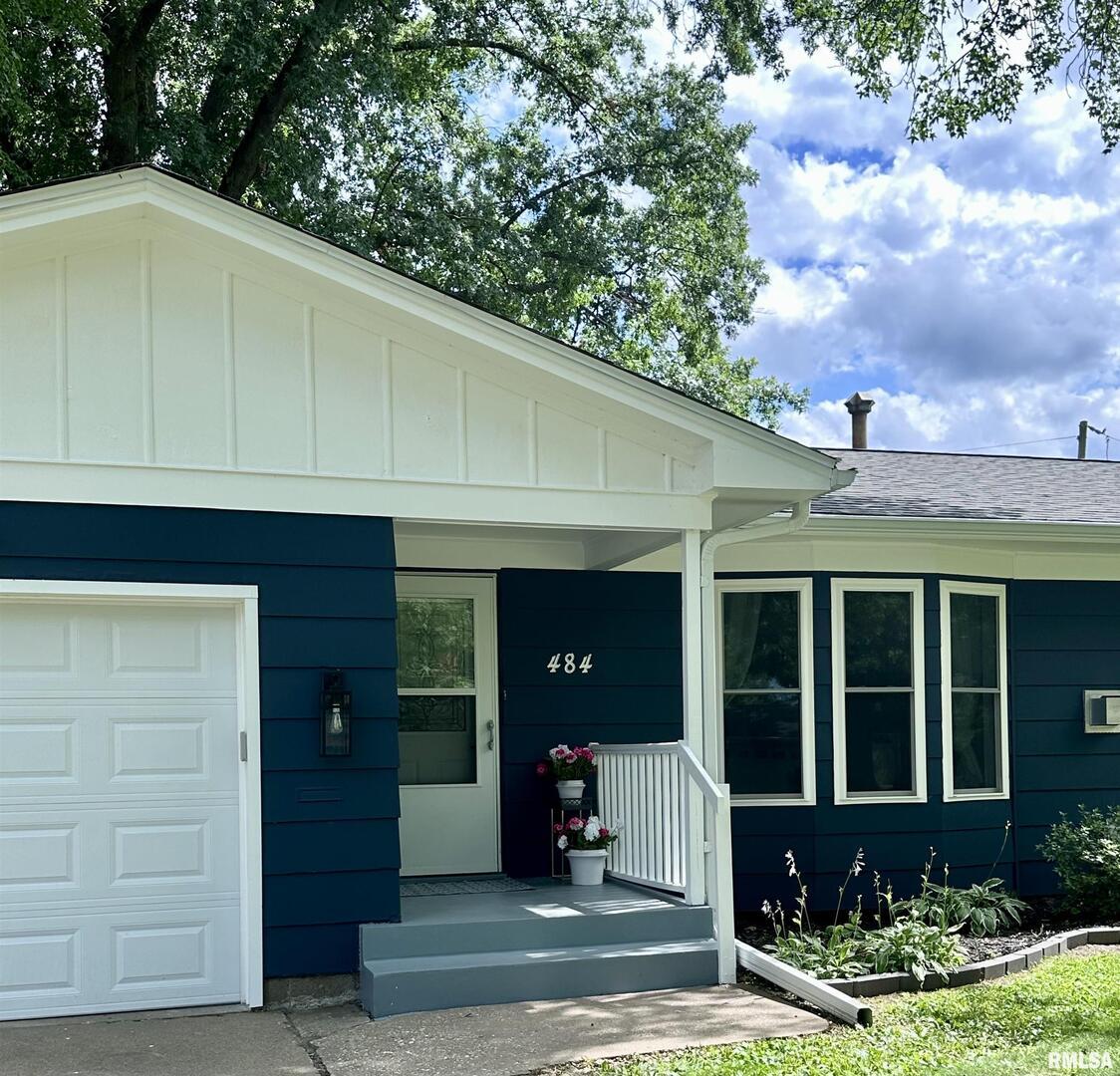 484 26th Avenue Ct., East Moline, IL 61244