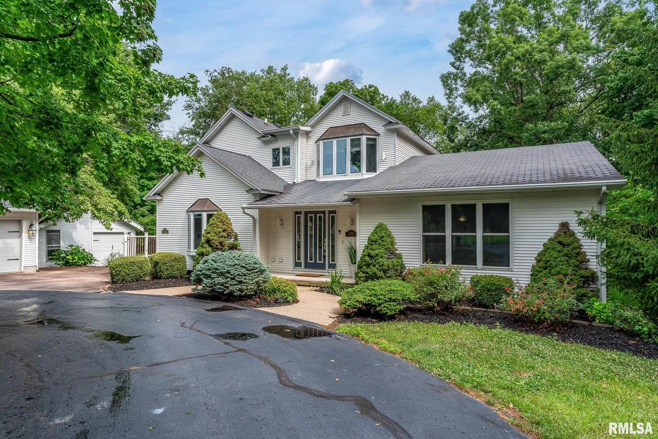 1115 27th St., Moline, IL 61265