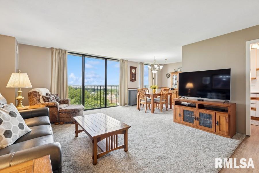 1800 7th St. #10A, East Moline, IL 61244