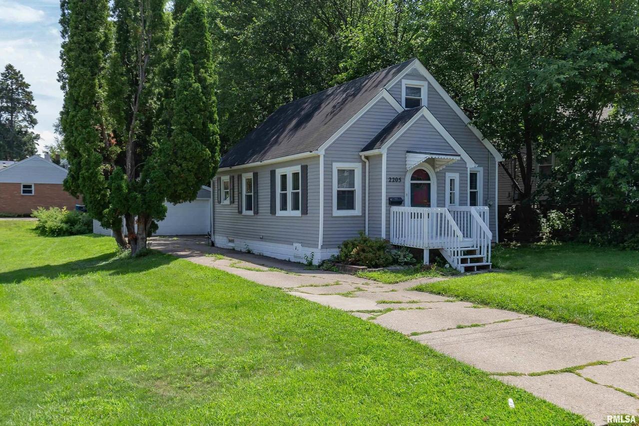 2205 39th St., Rock Island, IL 61201