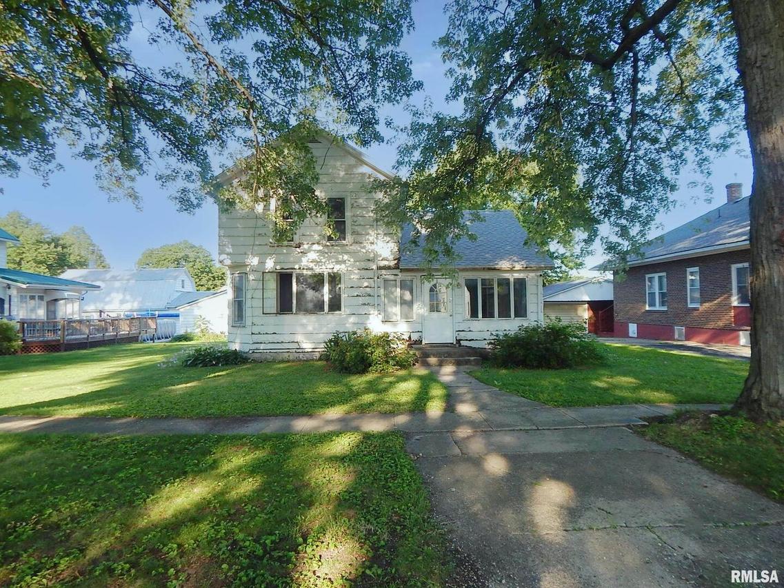 305 N Main St., Chadwick, IL 61014