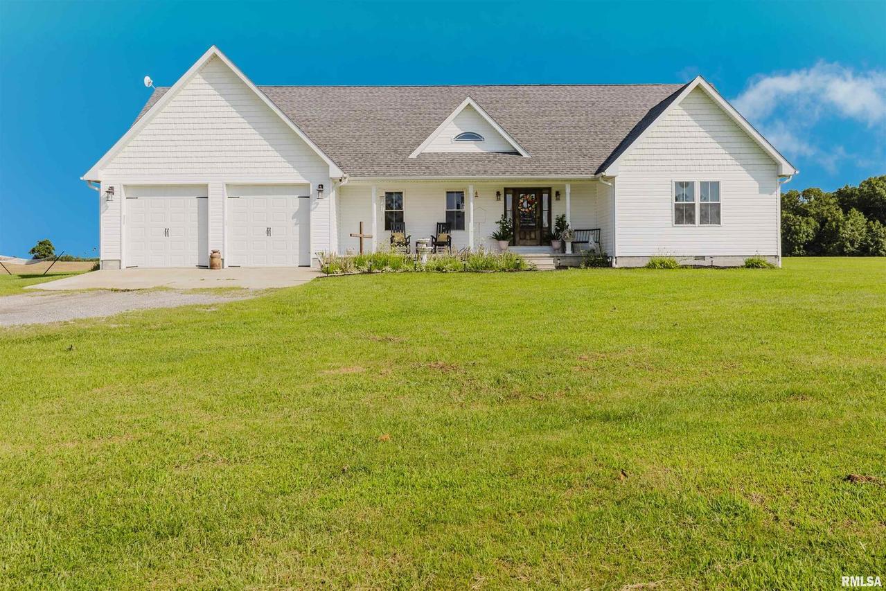 16459 Becker Rd., Johnston City, IL 62951